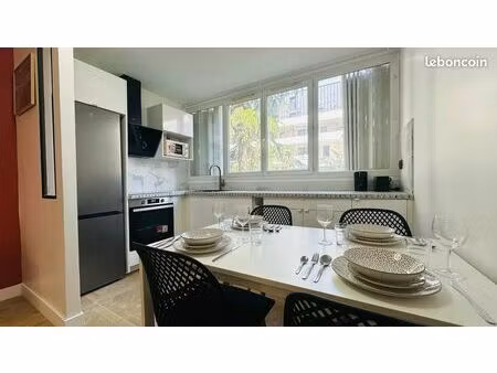 à louer – t2 refait à neuf avec parking – châtillon (rue lasègue)