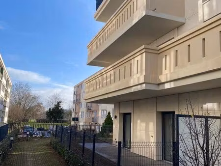 loue 1 place de parking sécurisée et souterraine