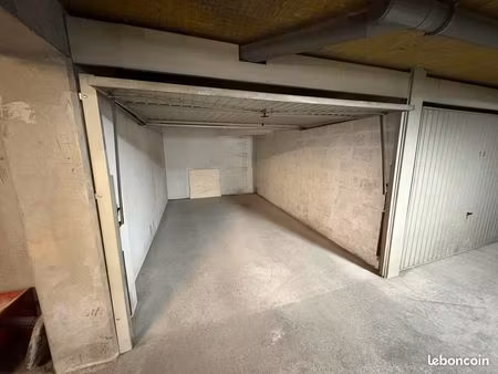 box parking garage fermé à louer
