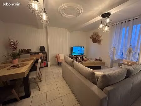 maison avec petit extérieur