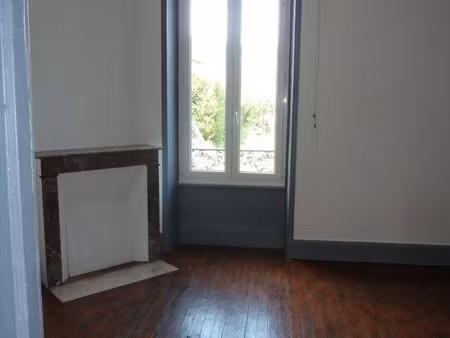 location f2 quartier chanelles