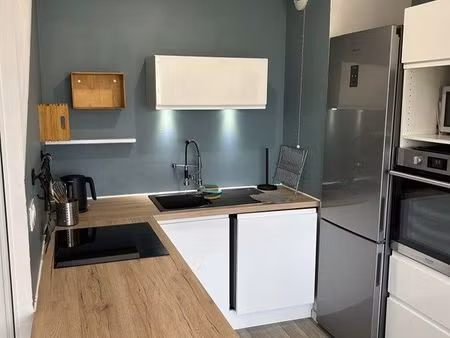 appartement t2 meublé 41m2 + box avec charges comprises (eau froide/chaude et chauffage)