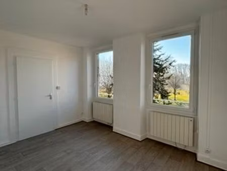 appartement 3 pièces – 56 m² – montréal-la-cluse - vue lac