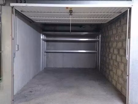 parking/box 1 pièce 15 m²