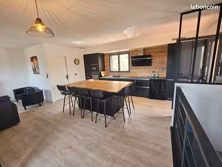 maison de village meublée avec garage et terrasse