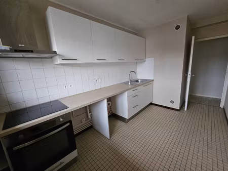 f4 a deux pas des commerces