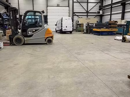 vente local d'activités saintes 2 816 m²