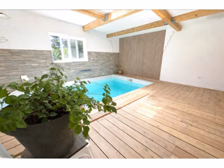 maison atypique de village meublée (ou pas) avec piscine intérieure