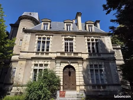 château 50 pièces 2000 m²