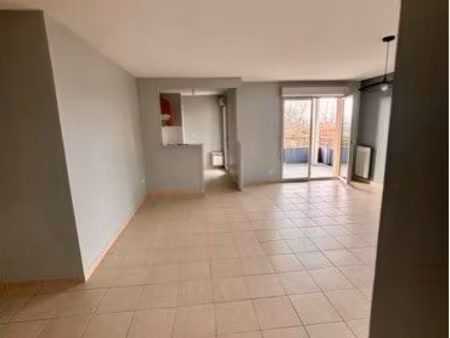 location t3 60m2 dernier étage avec terrasse