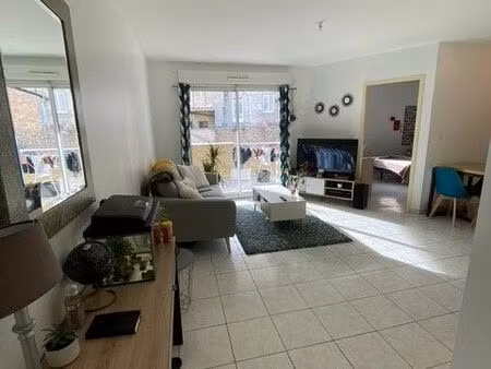 t2 récent + balcon + parking centre-ville