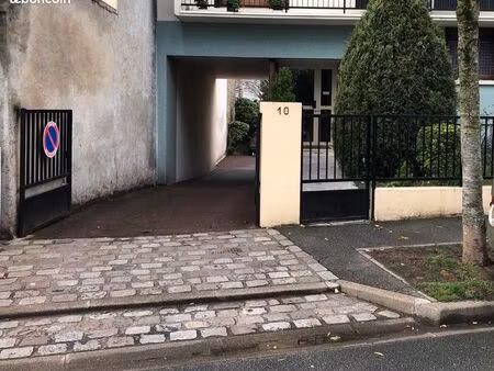 place de parking extérieur à louer - rue marcel bourdarias  alfortville