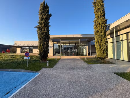 location bureau 18 pièces