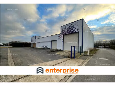 location local commercial