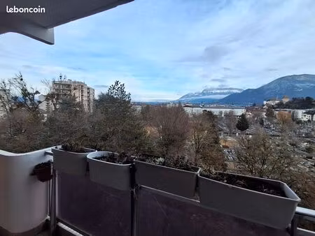 grand t2 / t3 meublé annecy avec 2 parkings compris