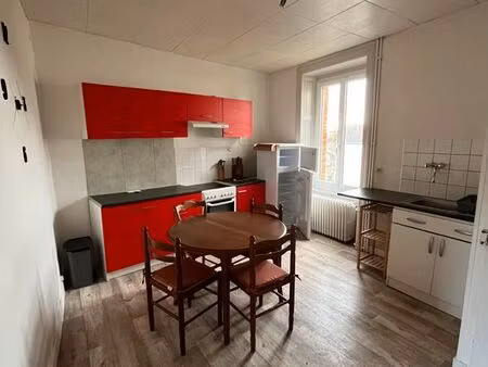 grand t2 meublé - lumineux - hypercentre mayenne