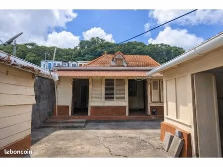 maison avec dépendance – accès direct à la mer