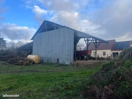 terrain à bâtir 1000m2 avec hangar au calme