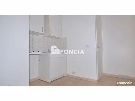 studio sur cour interieure de 21.95 m2 loué avec cave plein hyper centre juvisy