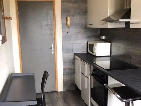 f1 meublé + parking