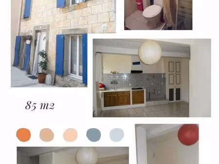 maison dans un village paisible