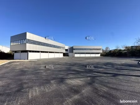 local d'activité 2 302 m²