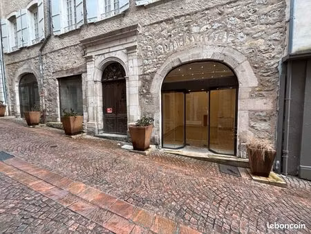 local 30m² entièrement refait haut de la rue de la république