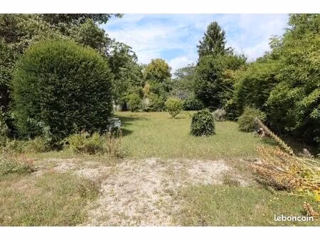 terrain 300 m² egly