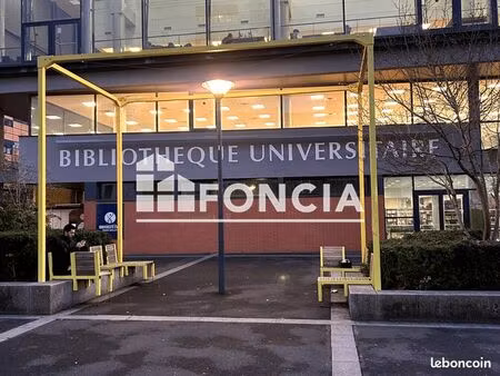 studio récent (2012) situé en face de la faculté  dans un secteur très recherché. emplacem