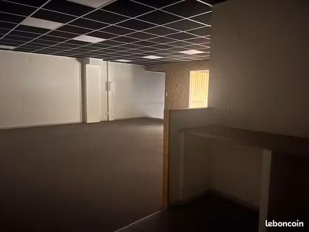 loue plateau/bureaux zone commerciale sanilhac