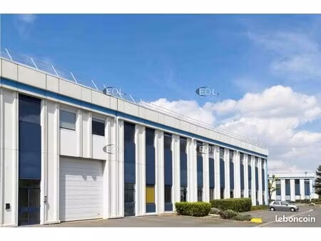 local d'activité 2 713 m²