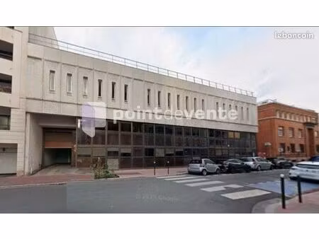 local commercial 1 300 m²