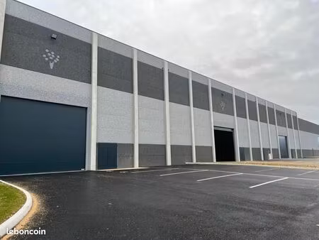 local d'activité 2 100 m²