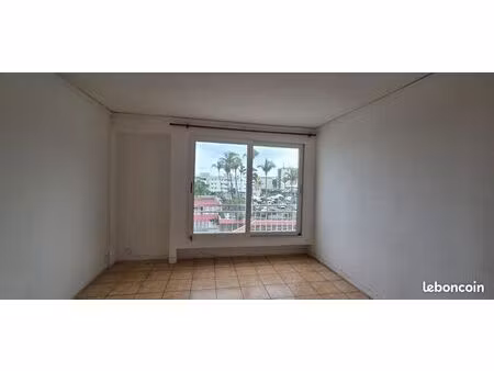 t2 libre au coeur du marché forain ste clotilde