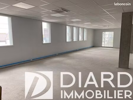 bureaux 137 m² vitre