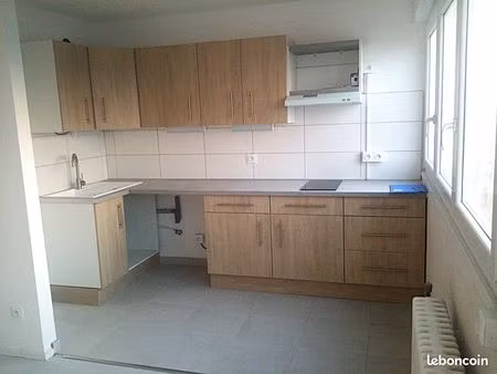 loue studio 30 m2 avec cave et parking extérieur