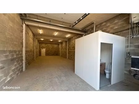 cellule commerciale 105m²