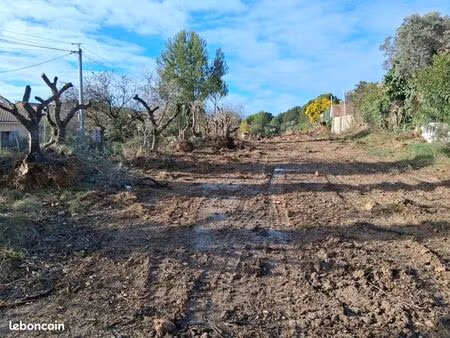 terrain la fare les oliviers