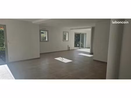 à vendre – t4 neuf de 125 m² avec terrasses et parking – dpe b – saint-donat-sur-l’herbass