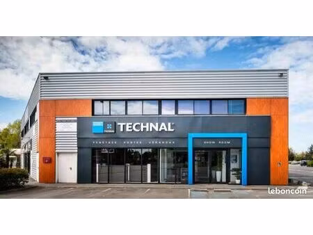 locaux à louer - belle façade commerciale