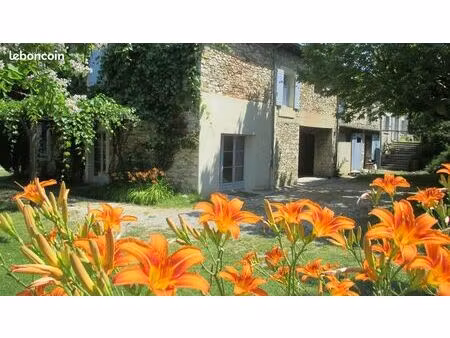 commerce gîte 1 100 m²