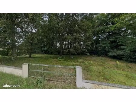 terrain 1 080 m² mees