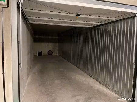 garage 25m2 dans résidence