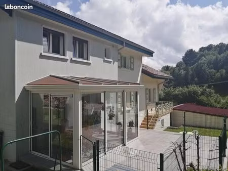 appartement avec 2 chambres  veranda et jardinet