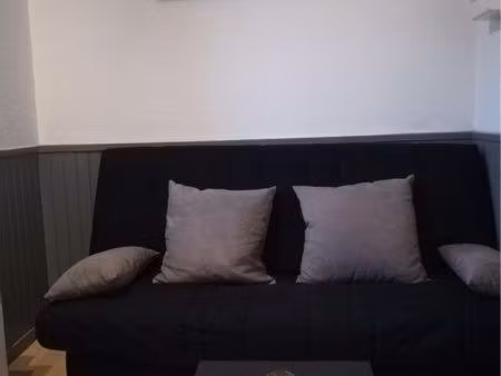 studio à 2 minutes de la frontière