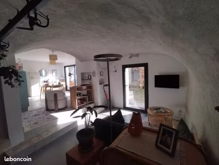 location studio meublé