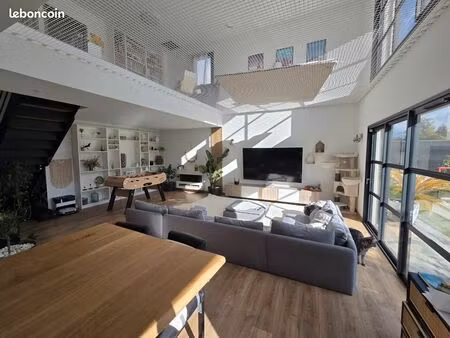 villa familiale contemporaine meublée avec piscine – prestations haut de gamme