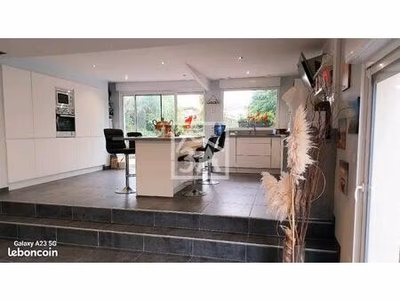 pavillon 8 pièces 255 m²