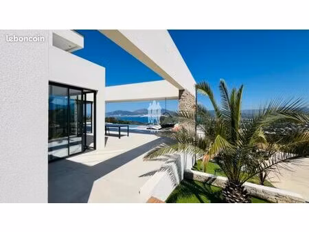 propriété 7 pièces 329 m²