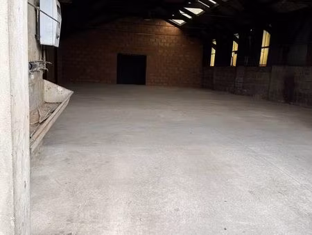 parking local ou garage entrepôt 303 m²